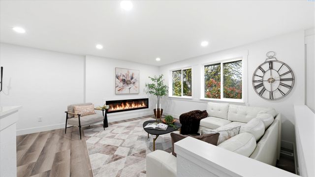 1606 W 19th Ave., Kennewick, WA 99336