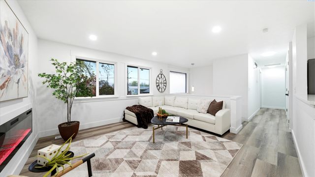 1606 W 19th Ave., Kennewick, WA 99336