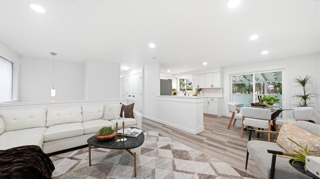 1606 W 19th Ave., Kennewick, WA 99336