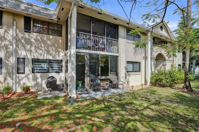927 NE 199th St 103, Miami, FL 33179