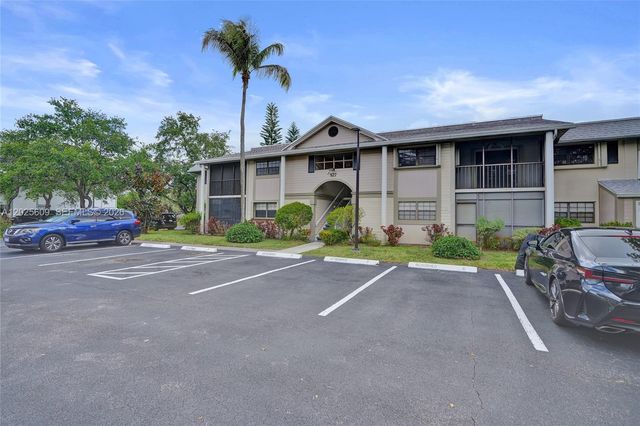 927 NE 199th St 103, Miami, FL 33179