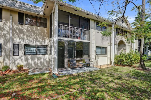 927 NE 199th St 103, Miami, FL 33179