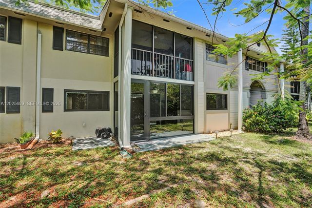 927 NE 199th St 103, Miami, FL 33179