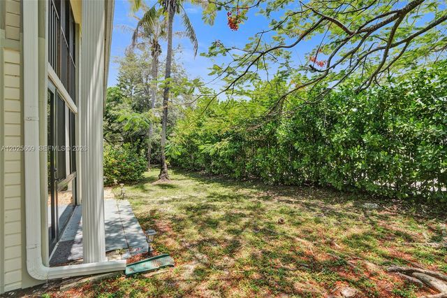 927 NE 199th St 103, Miami, FL 33179