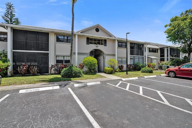 927 NE 199th St 103, Miami, FL 33179