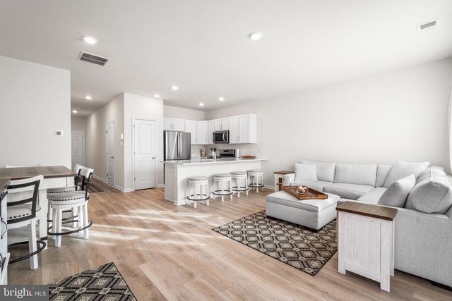 214 HERMOSA DR, Egg Harbor Township, NJ 08234