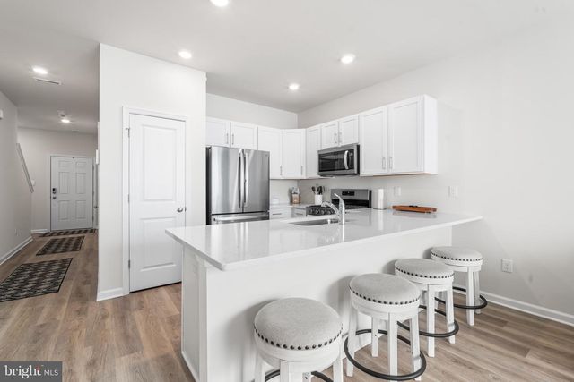 214 HERMOSA DR, Egg Harbor Township, NJ 08234