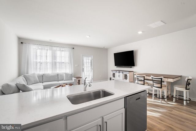 214 HERMOSA DR, Egg Harbor Township, NJ 08234