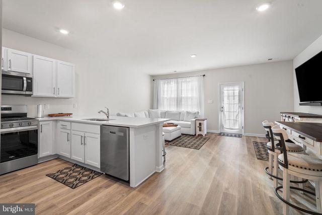 214 HERMOSA DR, Egg Harbor Township, NJ 08234