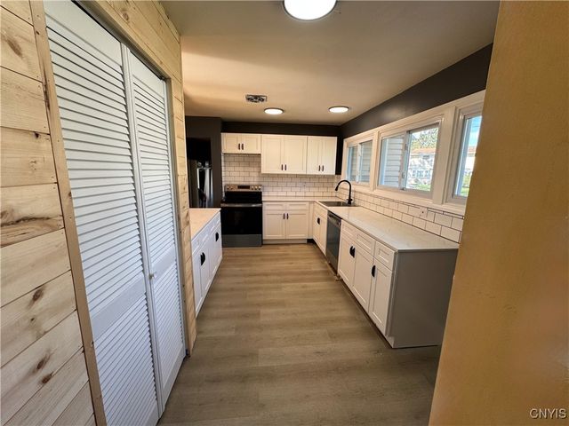 17 Gooseberry Lane, Clay, NY 13090