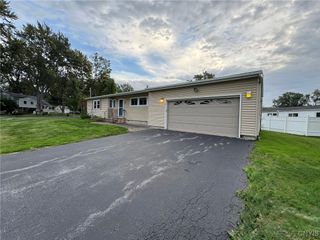 17 Gooseberry Lane, Clay, NY 13090