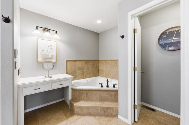 1221 N HICKORY CREEK CT, Wichita, KS 67235