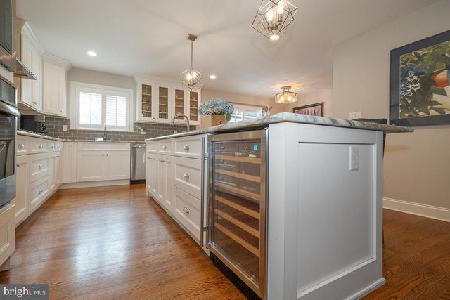 407 VALLEY GLEN DR, Bryn Mawr, PA 19010
