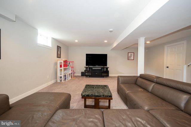 407 VALLEY GLEN DR, Bryn Mawr, PA 19010