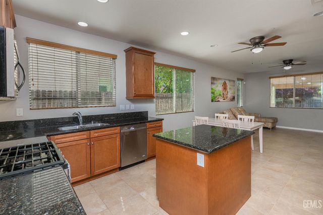 5509 Upton Avenue, Bakersfield, CA 93313