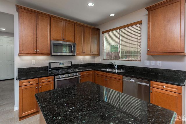 5509 Upton Avenue, Bakersfield, CA 93313