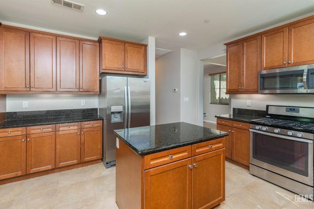 5509 Upton Avenue, Bakersfield, CA 93313