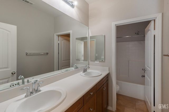 5509 Upton Avenue, Bakersfield, CA 93313
