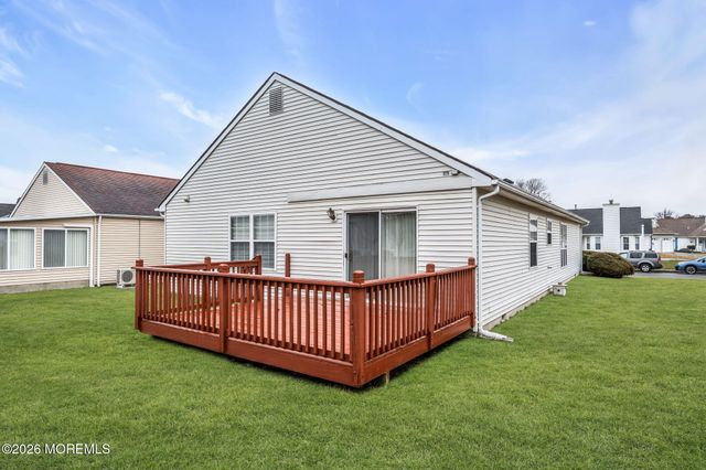 148 Chesterfield Lane, Toms River, NJ 08757