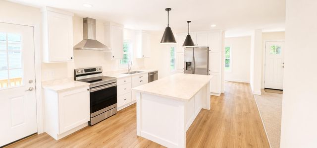 569 Stumphole Road, Elloree, SC 29047