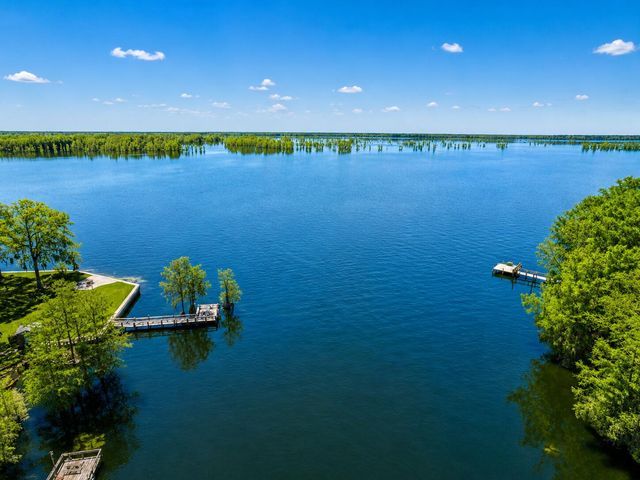 569 Stumphole Road, Elloree, SC 29047