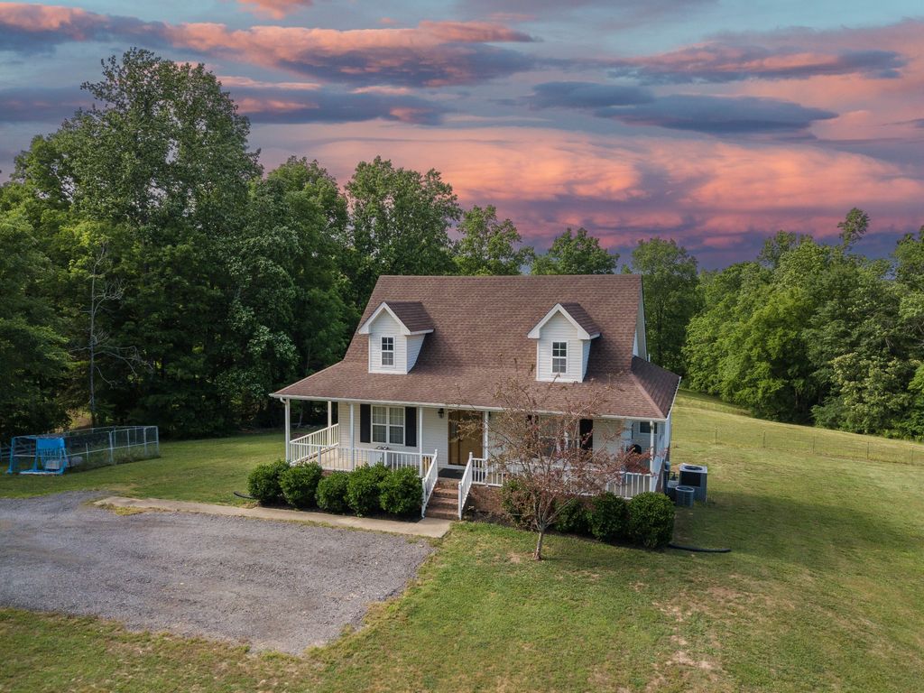 225 Sherman Road, Charlotte, TN 37036