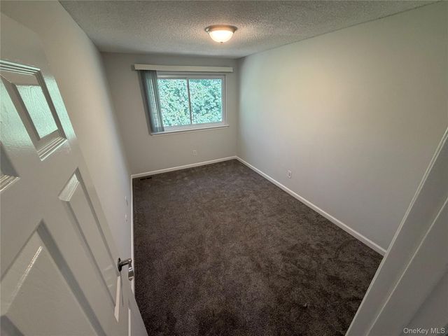 232 Springmeadow Drive G, Holbrook, NY 11741