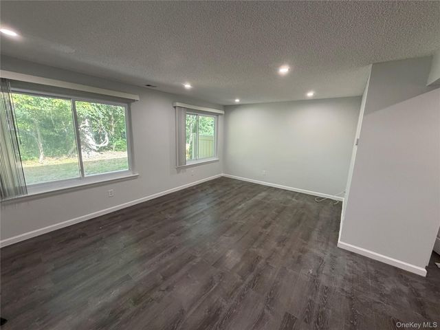 232 Springmeadow Drive G, Holbrook, NY 11741