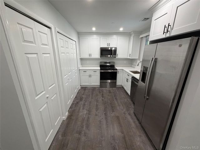 232 Springmeadow Drive G, Holbrook, NY 11741
