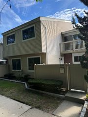 232 Springmeadow Drive G, Holbrook, NY 11741