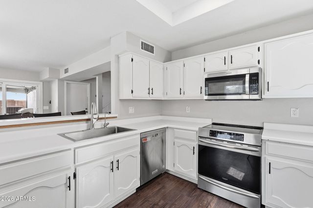 1114 S SURFSIDE Drive, Gilbert, AZ 85233