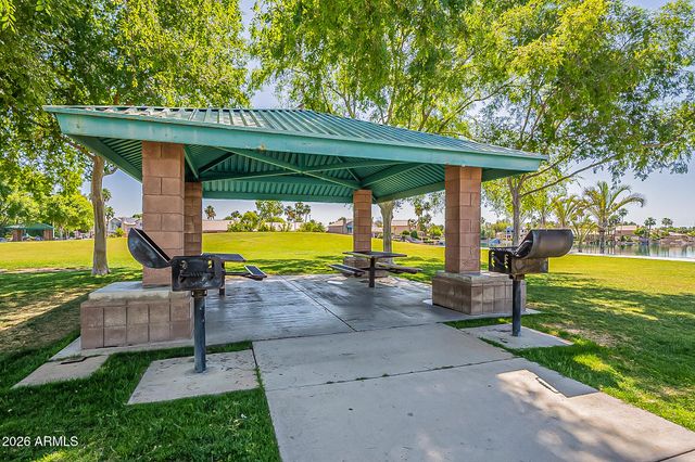 1114 S SURFSIDE Drive, Gilbert, AZ 85233