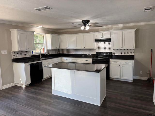 1602 E Main, Henderson, TX 75652