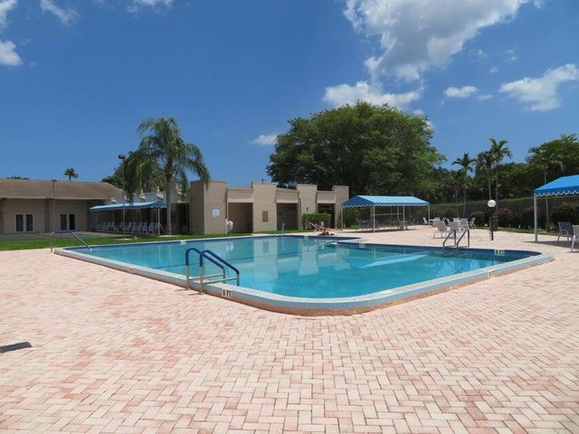 719 Lori Drive 302, Palm Springs, FL 33461