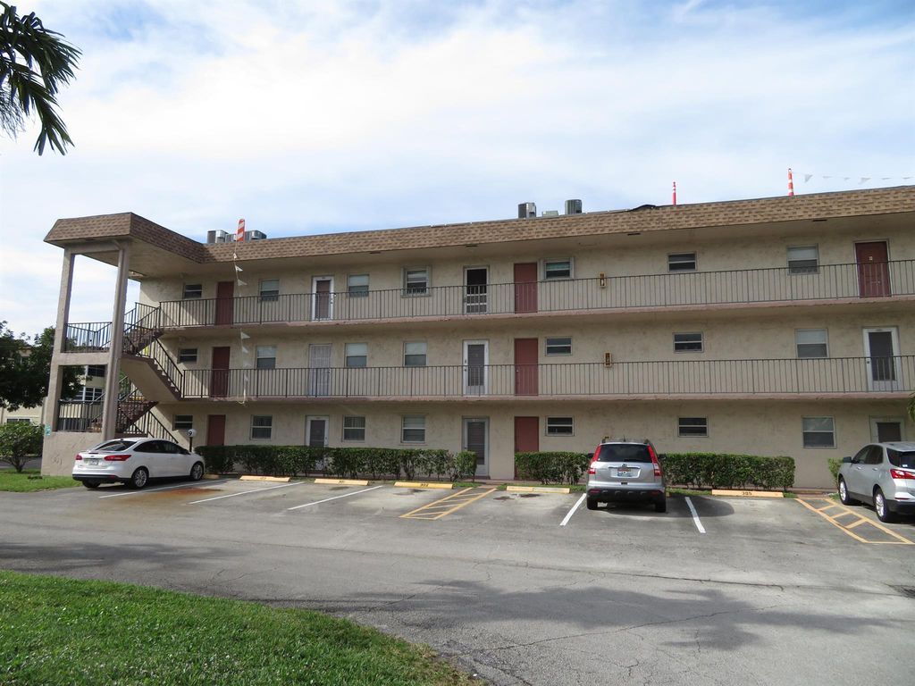 719 Lori Drive 302, Palm Springs, FL 33461