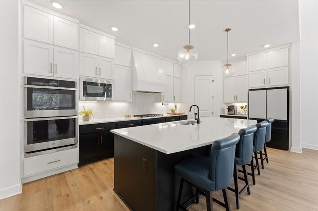 1890 Headwaters BLVD, Dripping Springs, TX 78620