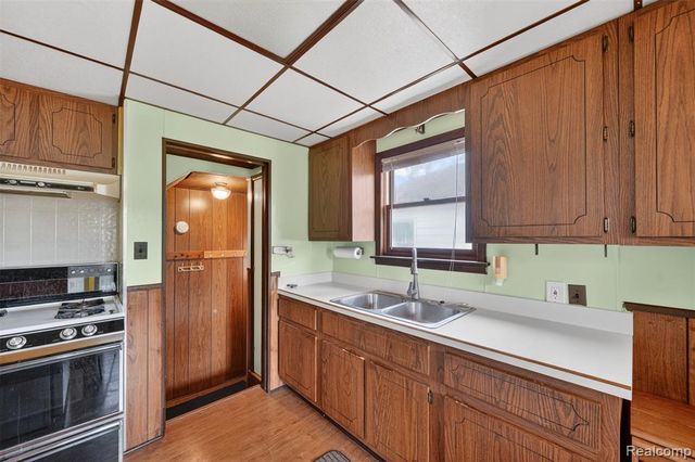 619 Highland Avenue, Lincoln Park, MI 48146