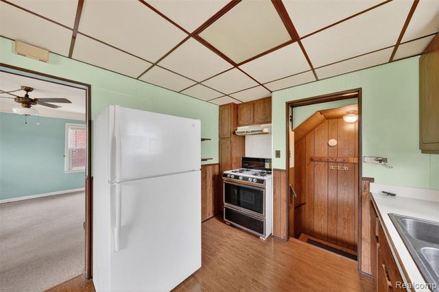 619 Highland Avenue, Lincoln Park, MI 48146