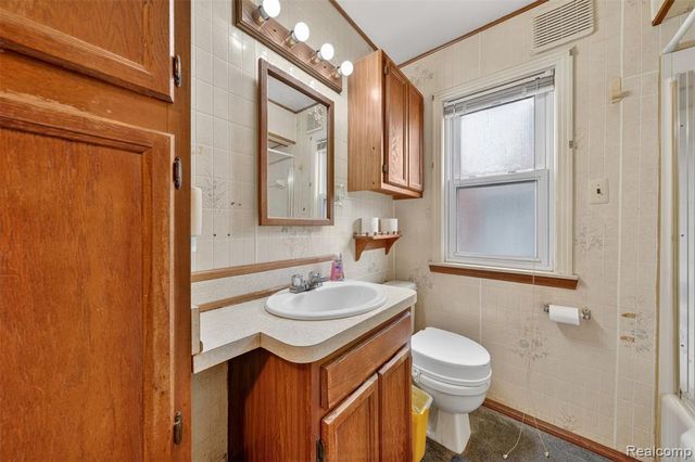 619 Highland Avenue, Lincoln Park, MI 48146