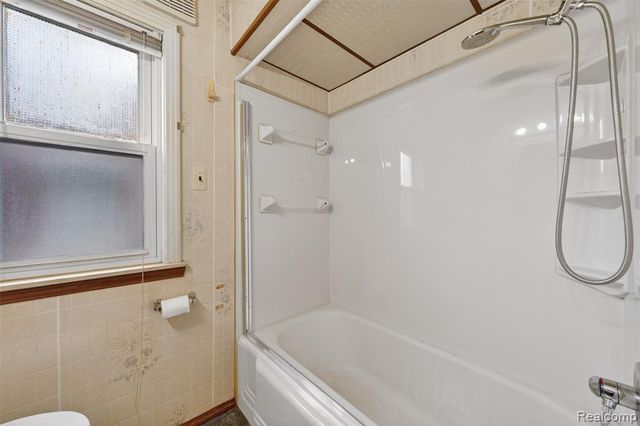619 Highland Avenue, Lincoln Park, MI 48146