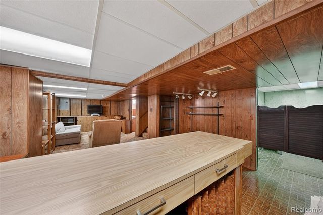 619 Highland Avenue, Lincoln Park, MI 48146