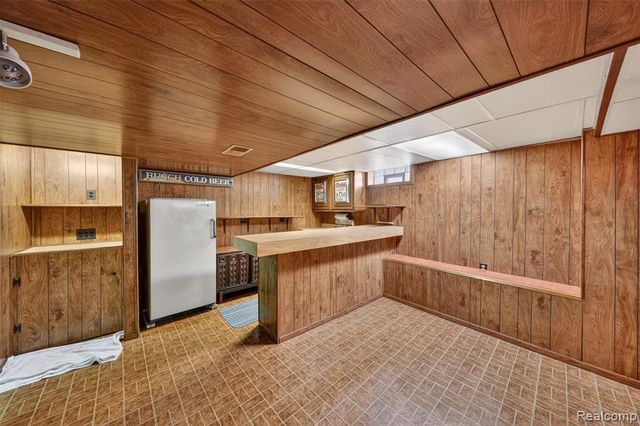 619 Highland Avenue, Lincoln Park, MI 48146