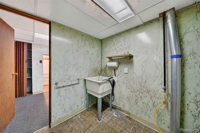 619 Highland Avenue, Lincoln Park, MI 48146