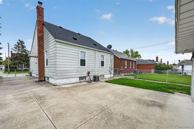 619 Highland Avenue, Lincoln Park, MI 48146