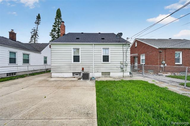 619 Highland Avenue, Lincoln Park, MI 48146