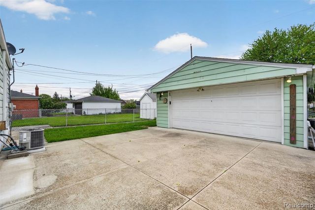 619 Highland Avenue, Lincoln Park, MI 48146