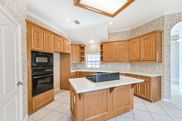 314 Parkwood Village Drive, Friendswood, TX 77546