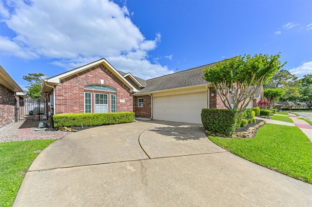 314 Parkwood Village Drive, Friendswood, TX 77546