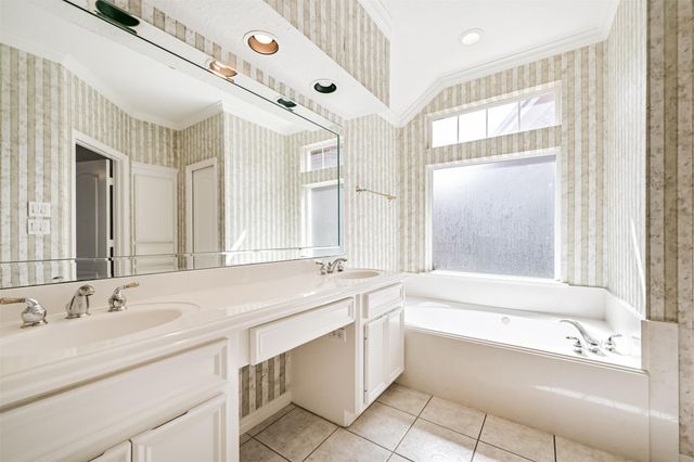 314 Parkwood Village Drive, Friendswood, TX 77546