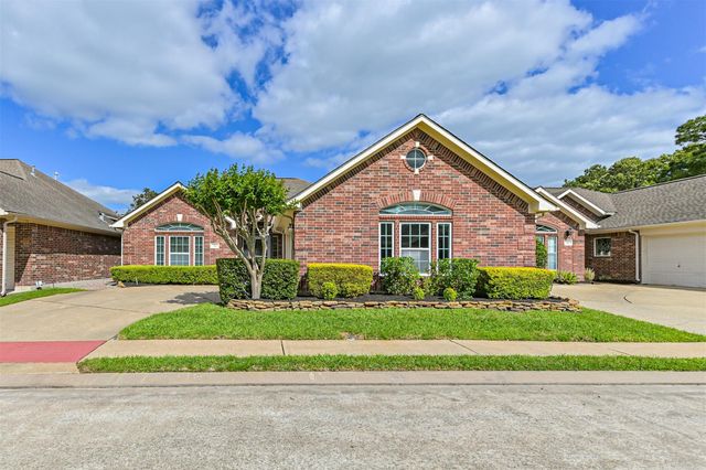 314 Parkwood Village Drive, Friendswood, TX 77546